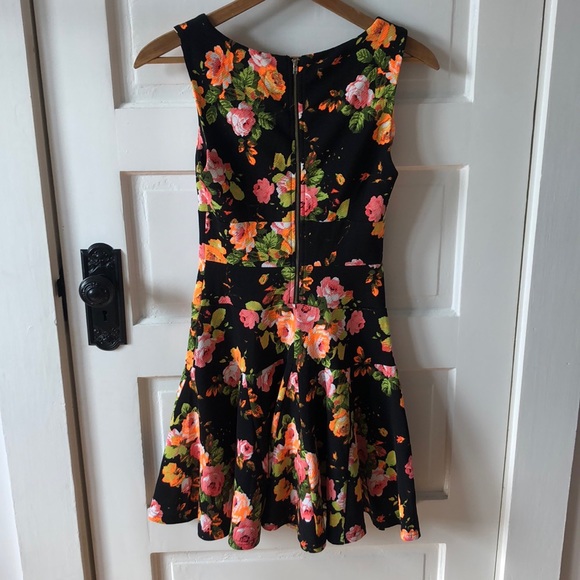 Floral fit and flare dress - Picture 2 of 4